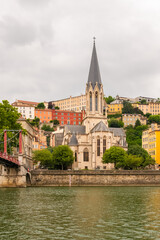 Fototapeta na wymiar Vieux-Lyon, Saint-Georges church, colorful houses and footbridge in the center, on the river Saone 