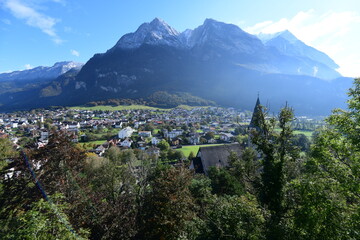 Fototapeta na wymiar beautiful scenery of a small town in the european alps
