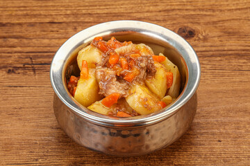 Roasted potato and beef with sauce