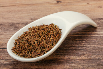Dry zeera seeds in the bowl