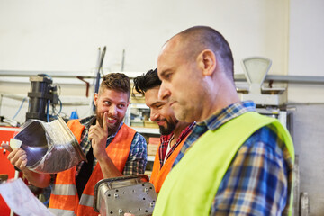 Fachlagerist und Arbeiter Team im Warenlager