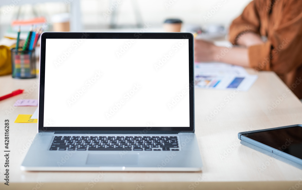 Poster mockup laptop blank screen on meeting table use to present project collaboration with colleagues.liv