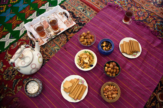 Iranische Gastfreundschaft mit schwarzem Tee