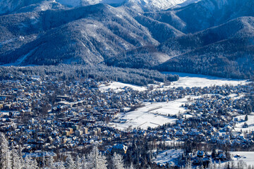 Piękny zimowy widok na panoramę gór Tatry © mirame111
