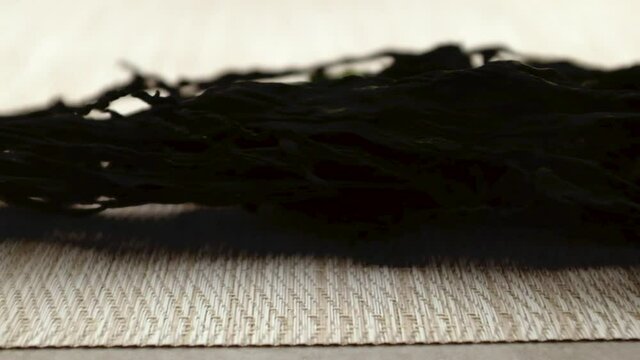 Drained and dried seaweed seaweed