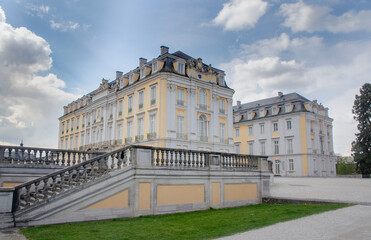 Brühl: Die Burg Augustusburg, oft einfach Brühl genannt, ist die Lieblingsresidenz des Kölner Kurfürsten und Erzbischofs Clemens August aus dem Hause Wittelsbach (1700 - 1761).