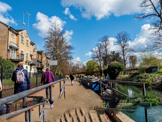 Obraz premium A SUNNY DAY ON THE RIVER NENE