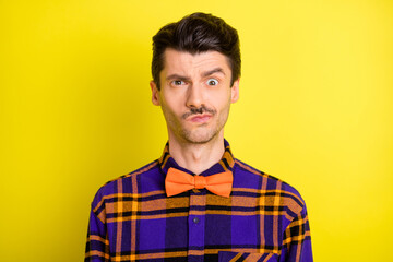 Obraz premium Photo of young man unhappy sad upset displeased confused think isolated over yellow color background