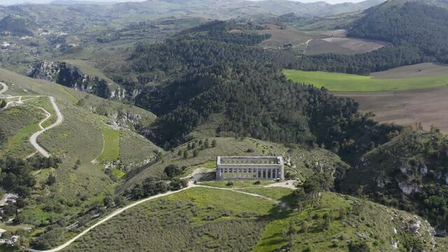 The temple of Segesta is one of the finest Doric-style temples to date. Segesta Archaeological Park in the province of Trapani. Ancient Sicily.