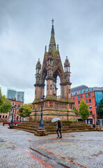 Obraz premium Albert Memorial, Albert Square in front of Manchester Town Hall,UK