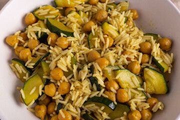 Basmati rice with zucchini, chickpeas and curry.