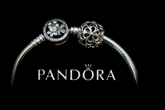 Pandora Bracelet Images – Browse 299 Stock Photos, Vectors, and Video |  Adobe Stock