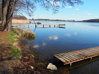 wiosna , pomost, jezioro © Marcin