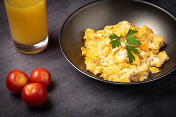 scrambled eggs with orange juice
