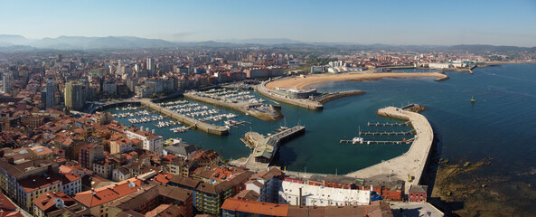 Obraz premium Panorámica del puerto de Gijón