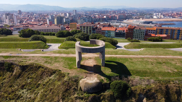 Elogio del Horizonte en Cimadevilla, Gij&oacute;n