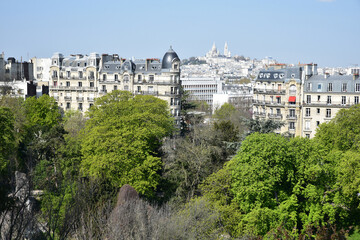Fototapeta na wymiar Parc des Buttes-Chaumont à Paris au printemps, France