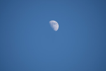 Mond bei Tag
