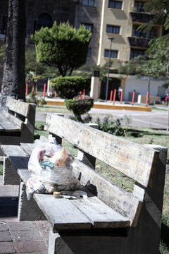 Basura en una banca