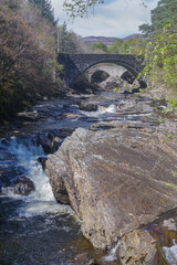 Fototapeta na wymiar Invermoriston Bridge and Invermoriston Falls in the Scottish highlands 
