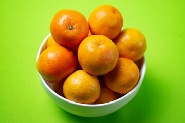 bowl of oranges