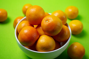 bowl of oranges