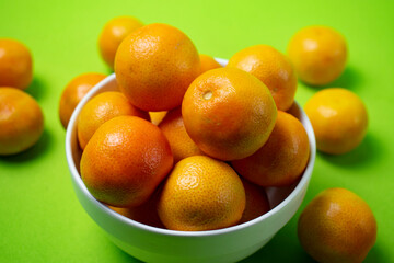 bowl of oranges