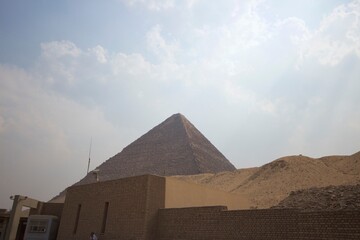 Fototapeta na wymiar Great pyramid above Giza visitors center