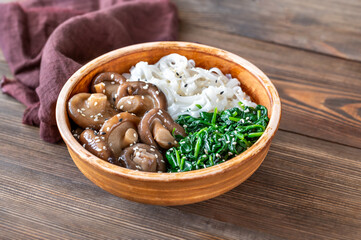 Bowl with rice noodles, mushrooms and spinach
