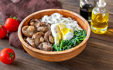 Bowl with rice noodles, mushrooms and spinach