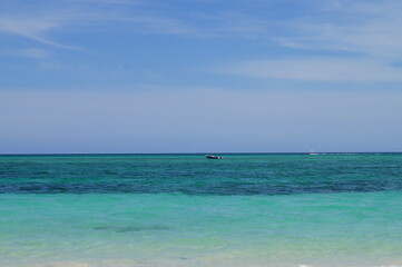 blaues wasser auf den Bahamas