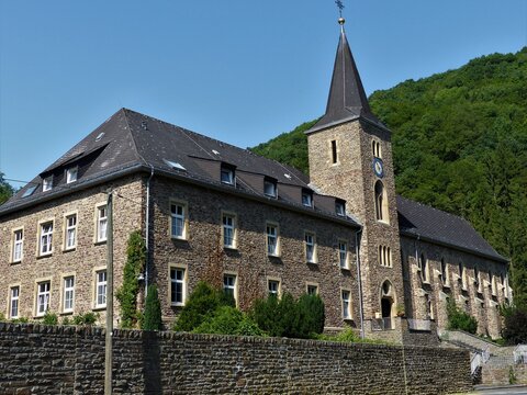 Kloster Maria Engelport bei Treis-Karden an der Mosel