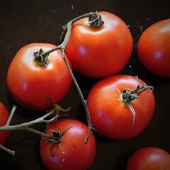 Tomatoes will help lose weight, but they will also help the heart, eyes and hair.