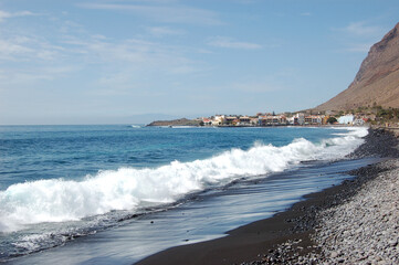 Fototapeta na wymiar Brandung am Strand vom Valle Gran Rey, La Gomera, Kanarische Inseln, Spanien