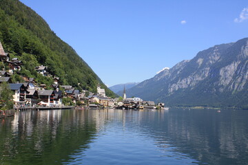 Fototapeta na wymiar Hallstatt, Austria. Uno de los pueblos más bellos a orillas de un lago.