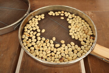 Obraz na płótnie Canvas 焙煎前のコーヒーの豆