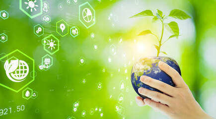 地球模様の植木鉢を持つ女性　環境技術イメージ　サステナブル　SDGs