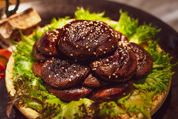 Bake Shiitake with white pepper on top (VEGAN)