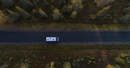 Camper on a autumn color road 06 © Daniel Rönneberg/Wirestock