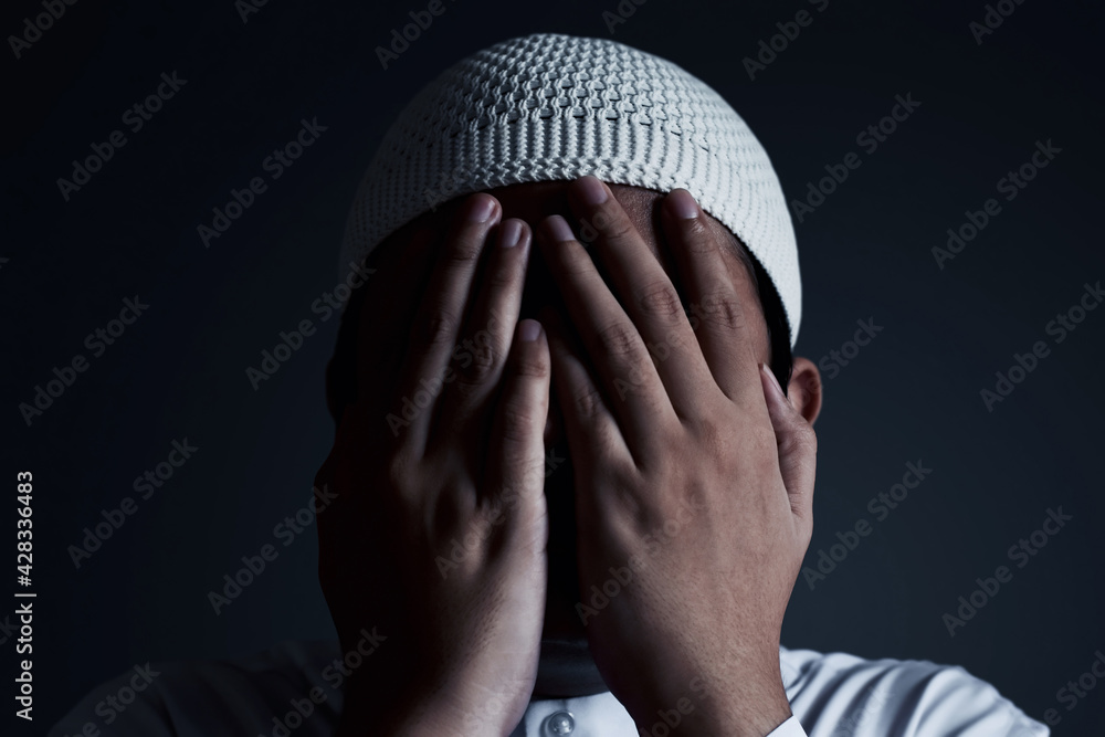 Poster religious asian muslim man praying