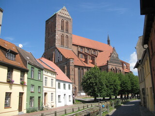 Obraz premium St. Nikolai Mühlenbach Wismar Altstadt Stadtkern