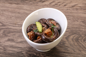 Marinated shiitake mushrooms with herbs