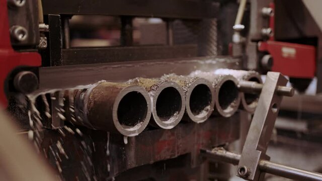 Automated cnc bandsaw sawing blade machine with cooling system cutting metal.