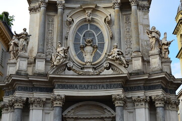 Obraz premium Two similar churches on San Carlo square - Turin