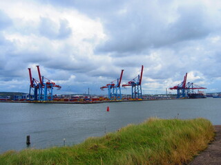 Kräne am Hafen von Götebirg, Schweden