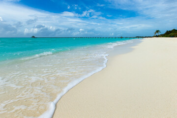 Obraz premium tropical Maldives island with white sandy beach and sea
