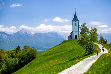 Fototapeta na wymiar Kościół w górach
