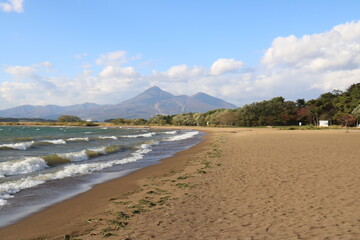 秋の福島県の猪苗代の志田浜からの磐梯山