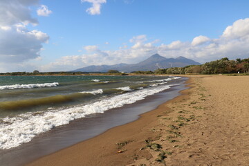 秋の福島県の猪苗代の志田浜からの磐梯山