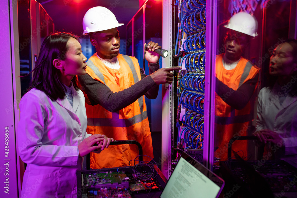 Poster repairing server in data center